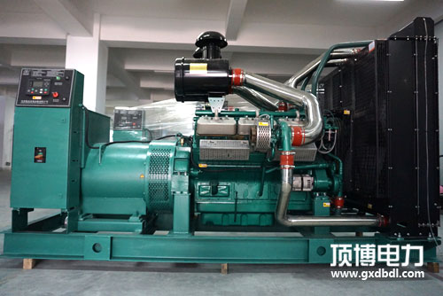 100千瓦柴油發(fā)電機組維修無小事，清洗油污不可小覷