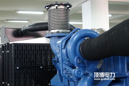 選購柴油發(fā)電機組設備應考慮消音器哪些技術應用呢