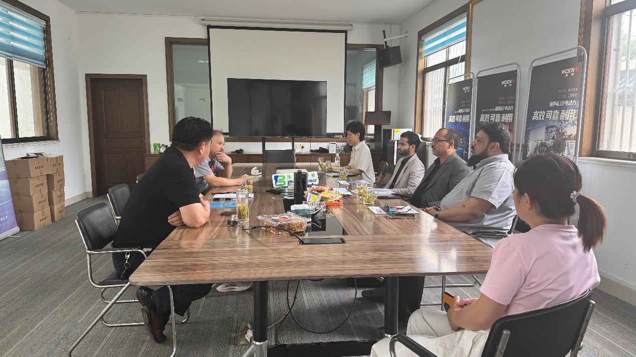 客戶實地考察柴油發(fā)電機(jī)組